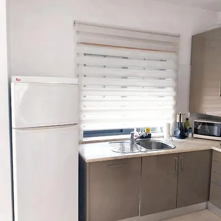 아파트 Cozy In 48 M² With Shared Sauna