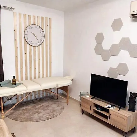 Cozy In 48 M² With Shared Sauna 킨타 두 안주