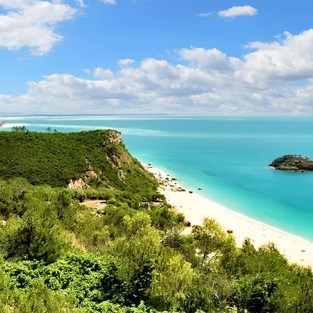 Cozy In 48 M² With Shared Sauna 킨타 두 안주